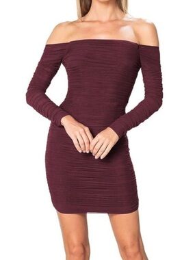 Dress the Population Burgundy
"Dawn" Off Shoulder Long Sleeve Dress Midium